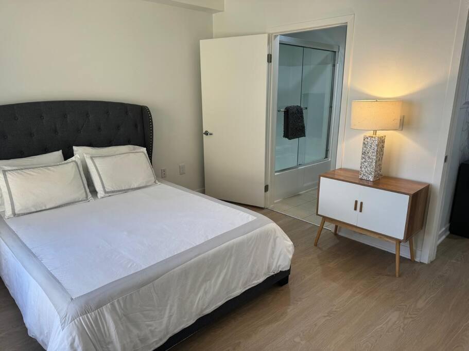 The Carlton- Modern-Luxury 2 Master Suites In Hrt Of Sm Steps To Ocean Ave Лос-Анджелес Екстер'єр фото