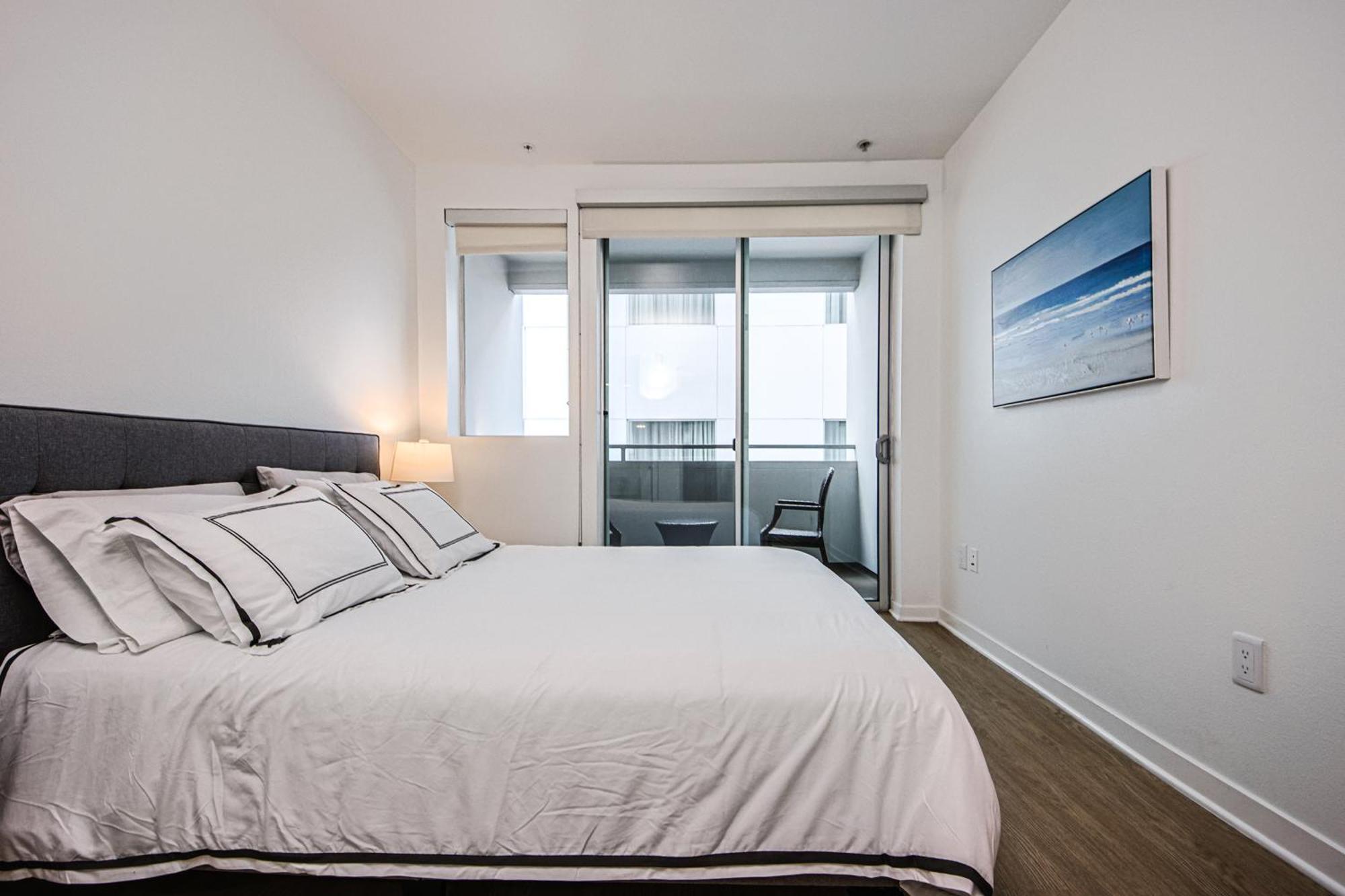 The Carlton- Modern-Luxury 2 Master Suites In Hrt Of Sm Steps To Ocean Ave Лос-Анджелес Екстер'єр фото