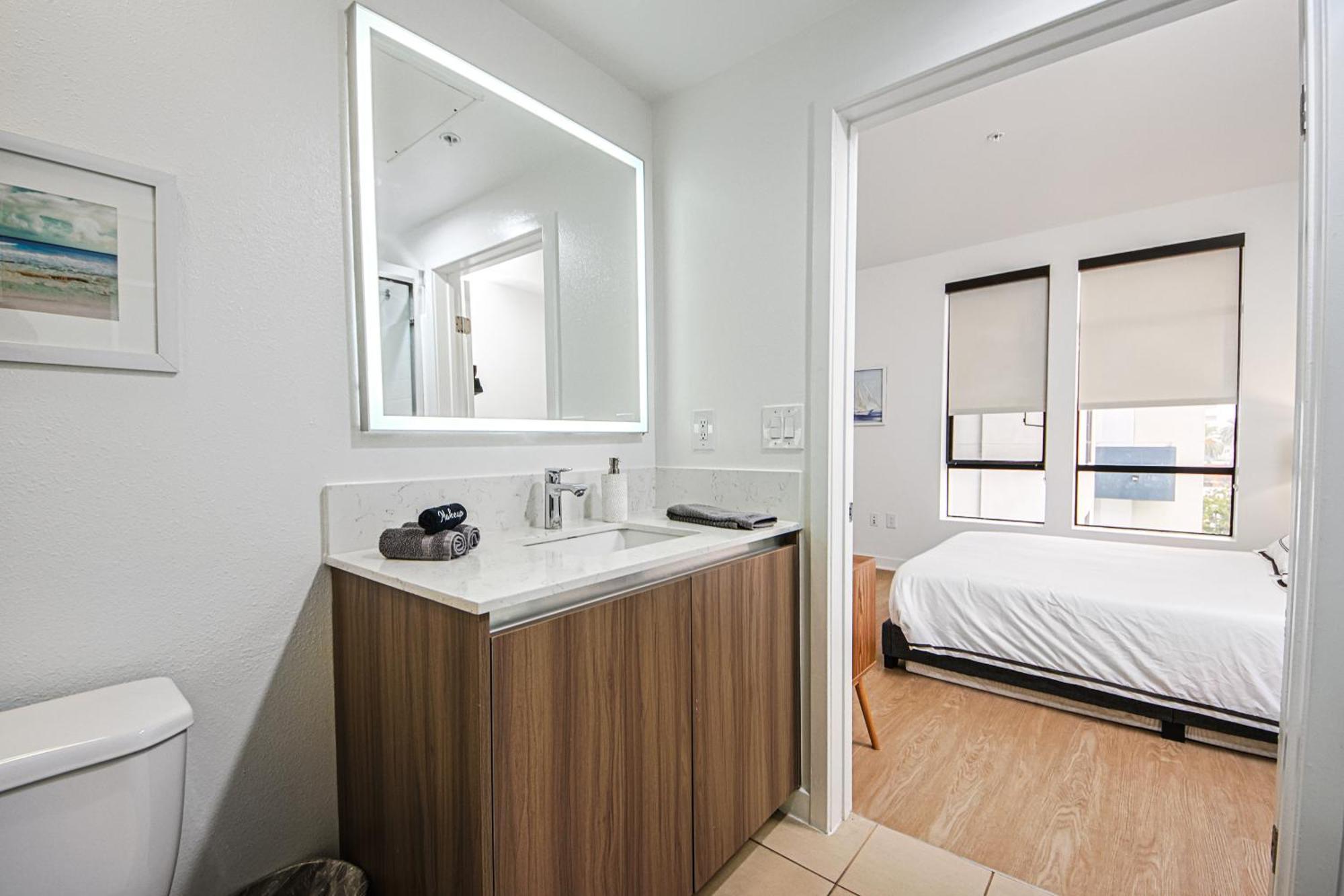 The Carlton- Modern-Luxury 2 Master Suites In Hrt Of Sm Steps To Ocean Ave Лос-Анджелес Екстер'єр фото