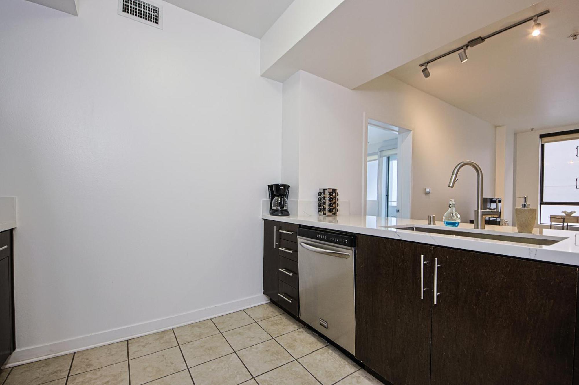 The Carlton- Modern-Luxury 2 Master Suites In Hrt Of Sm Steps To Ocean Ave Лос-Анджелес Екстер'єр фото